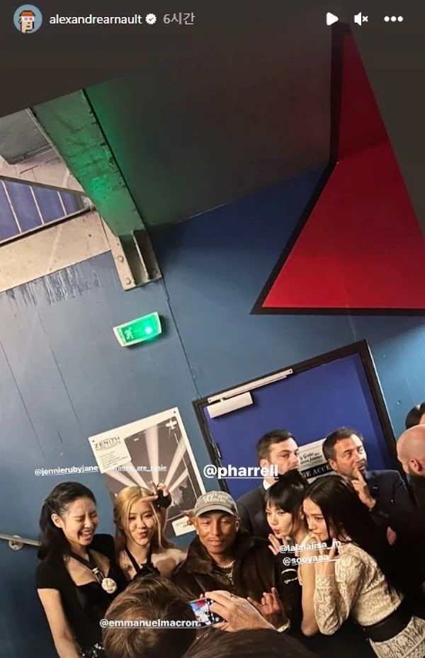 ชาวฝรั่งเศสฮือฮาประธานาธิบดี Emmanuel Macron ถ่ายภาพ Black Pink และ Pharrell William ชาวฝรั่งเศสฮือฮาประธานาธิบดี Emmanuel Macron ถ่ายภาพ Black Pink และ Pharrell William