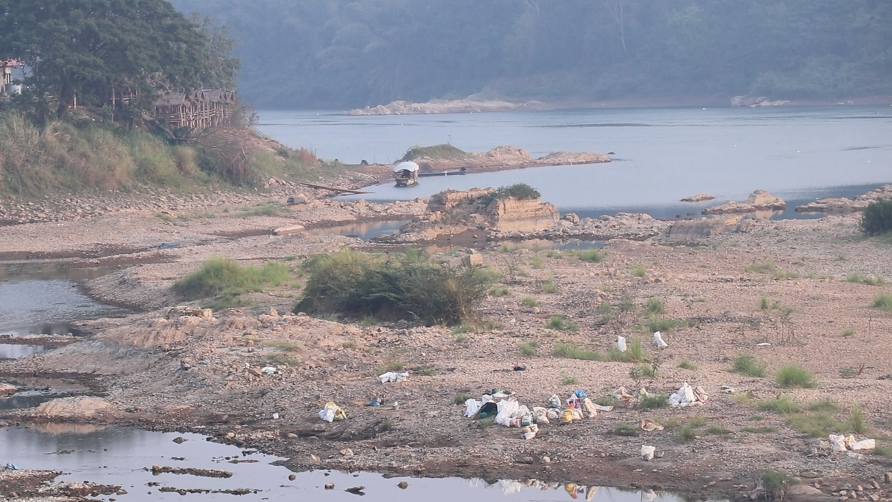 เลยส่อวิกฤตแล้ง! น้ำโขง เชียงคาน-ปากชม แห้งขอด