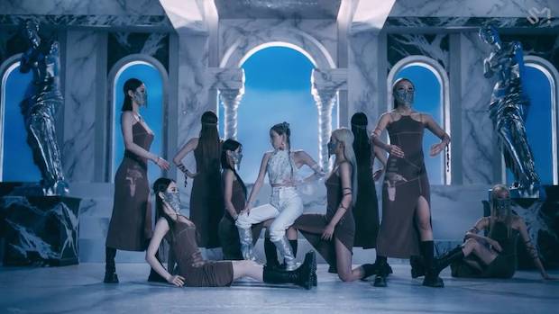 เหมือนอะไรขนาดนั้น?!! ‘ยวี่เหยียน’ ยืนยันไม่ได้ลอกเพลง INVU ของ ‘แทยอน’ (มีคลิป)