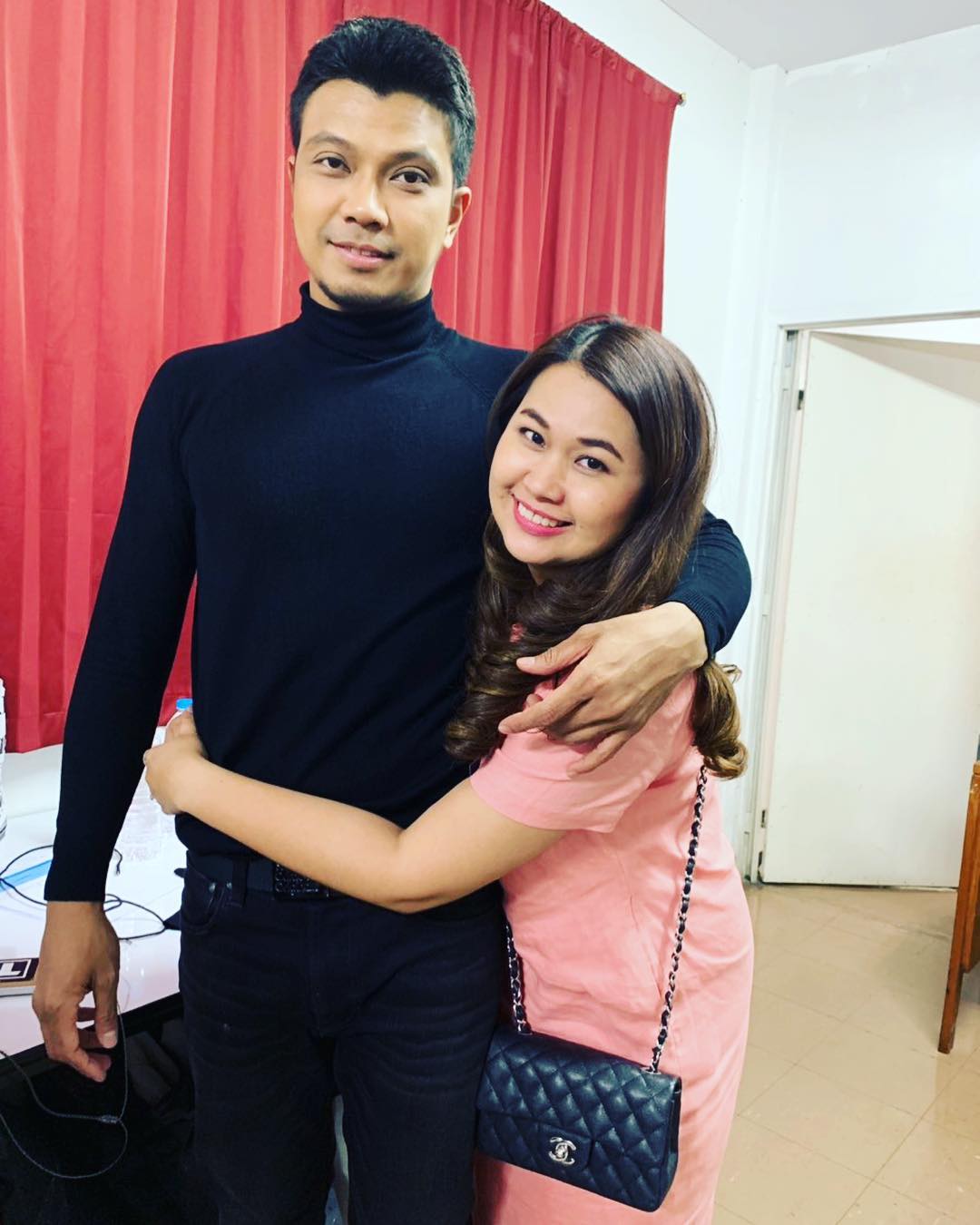 “เสก โลโซ” เตือนสติ “หนุ่ม กะลา” ด้าน “บุ๋ม ปนัดดา” ฟาดกลับตรรกะป่วย 