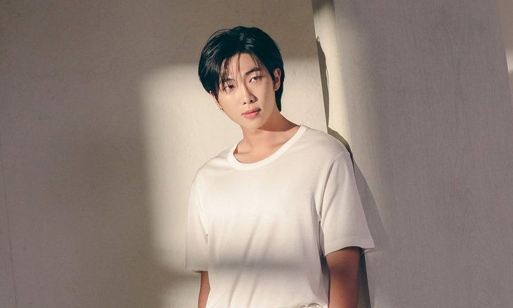 RM  วง BTS เป็นปลื้ม เปิดตัวอัลบั้ม Indigo อย่างสุดปังยอดขาย กว่า 500,000 ชุดในวันแรก!