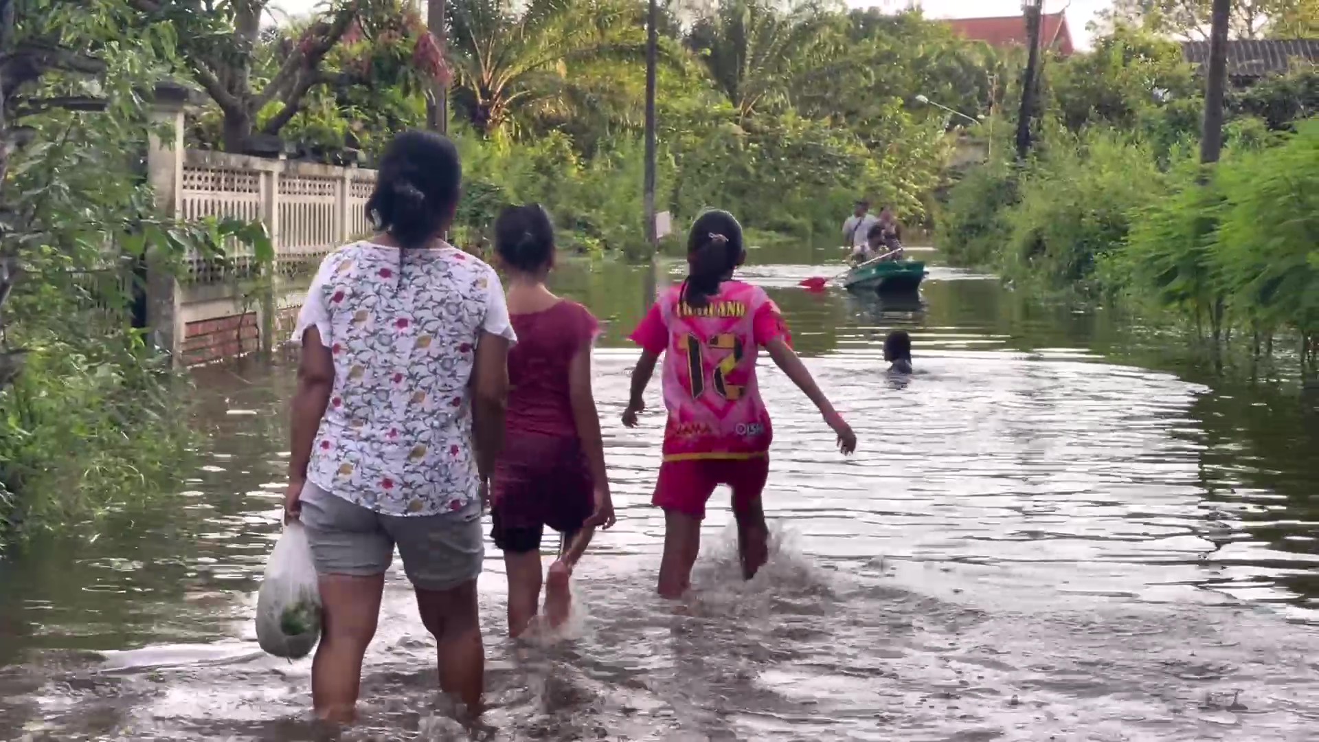 ข่าวน้ำท่วมล่าสุด 25 ต.ค. หลายพื้นที่ยังอ่วม กาฬสินธ์ุซ่อมพนังน้ำชีเสร็จแล้ว ข่าวน้ำท่วมล่าสุด 25 ต.ค. หลายพื้นที่ยังอ่วม กาฬสินธ์ุซ่อมพนังน้ำชีเสร็จแล้ว