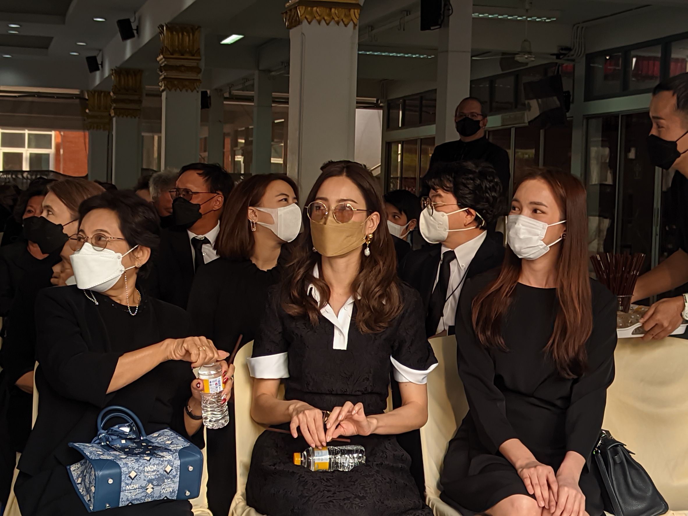 แสนอาลัย อ๊อฟ พงษ์พัฒน์ พร้อมครอบครัว วชิรบรรจง ร่วมส่งคุณพ่อครั้งสุดท้าย แสนอาลัย อ๊อฟ พงษ์พัฒน์ พร้อมครอบครัว วชิรบรรจง ร่วมส่งคุณพ่อครั้งสุดท้าย
