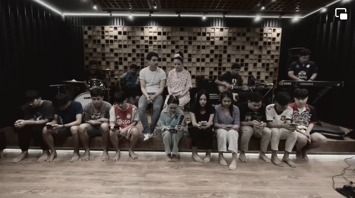 เจนนี่ รัชนก แต่งเพลง หัวใจของคนเป็นแม่ ทั้งน้ำตา เพื่อไว้อาลัยเหตุกราดยิง เจนนี่ รัชนก แต่งเพลง หัวใจของคนเป็นแม่ ทั้งน้ำตา เพื่อไว้อาลัยเหตุกราดยิง