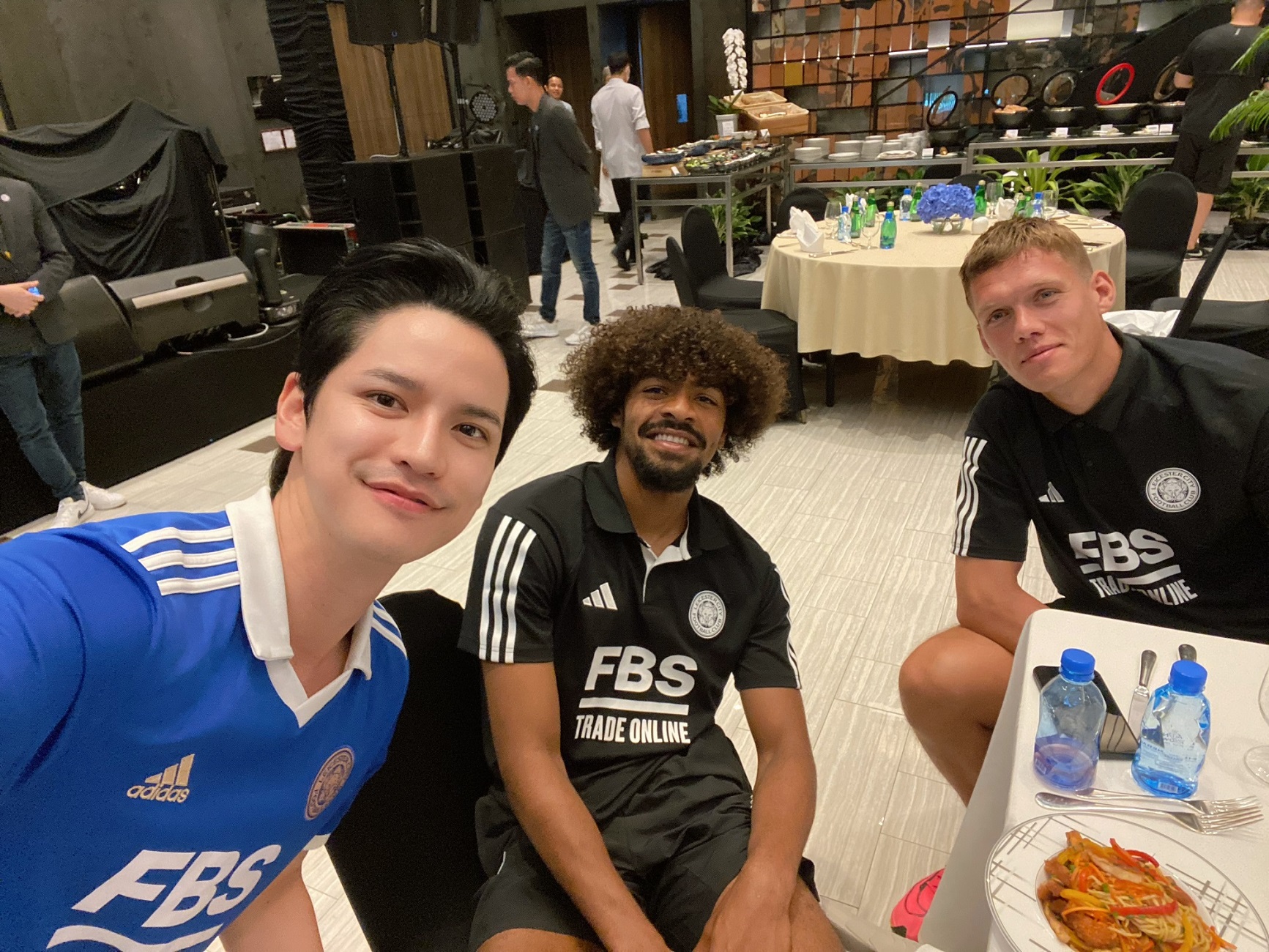 สุดประทับใจ เต๋า เศรษฐพงศ์ แชร์โมเมนต์ ร่วมรับประทานอาหารกับนักเตะ เลสเตอร์ ซิตี้ สุดประทับใจ เต๋า เศรษฐพงศ์ แชร์โมเมนต์ ร่วมรับประทานอาหารกับนักเตะ เลสเตอร์ ซิตี้