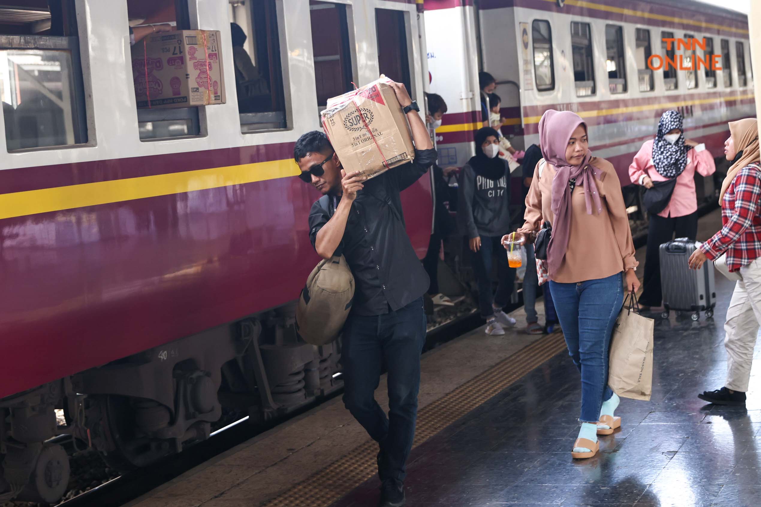 หัวลำโพงคึกคัก คนทยอยกลับเข้ากรุงเทพหลังหยุดยาวปีใหม่ หัวลำโพงคึกคัก คนทยอยกลับเข้ากรุงเทพหลังหยุดยาวปีใหม่