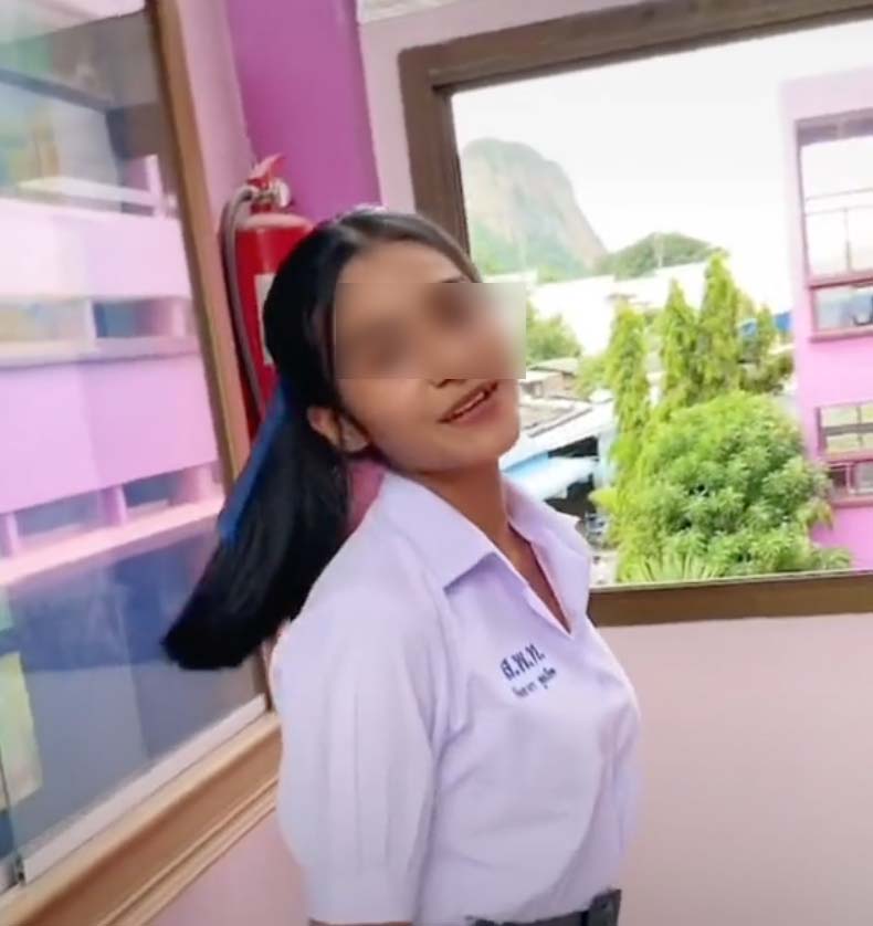 โซเชียลอาลัย ‘น้องดอกเข็ม ดาว TikTok’ เสียชีวิตจากรถทัวร์มรณะ หลังสอบศิลปากร โซเชียลอาลัย ‘น้องดอกเข็ม ดาว TikTok’ เสียชีวิตจากรถทัวร์มรณะ หลังสอบศิลปากร