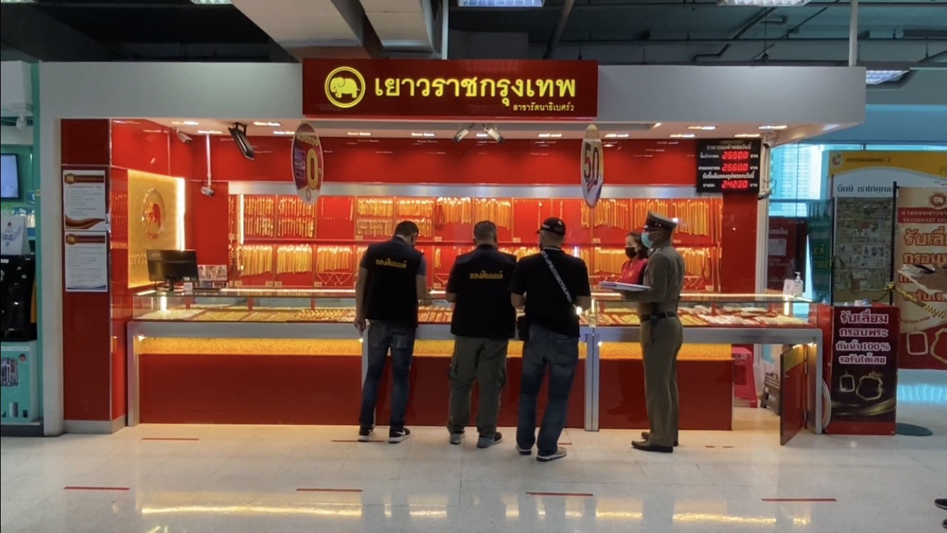 ด่วน! ระทึกกลางห้าง 2 คนร้ายบุกชิงทรัพย์ร้านทอง-กวาดกว่า 6 ล้านหนี ด่วน! ระทึกกลางห้าง 2 คนร้ายบุกชิงทรัพย์ร้านทอง-กวาดกว่า 6 ล้านหนี