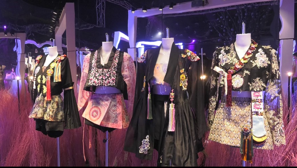 ชมครบทุกโซนใน BLACKPINK IN YOUR AREA POP-UP STORE & EXHIBITION ชมครบทุกโซนใน BLACKPINK IN YOUR AREA POP-UP STORE & EXHIBITION