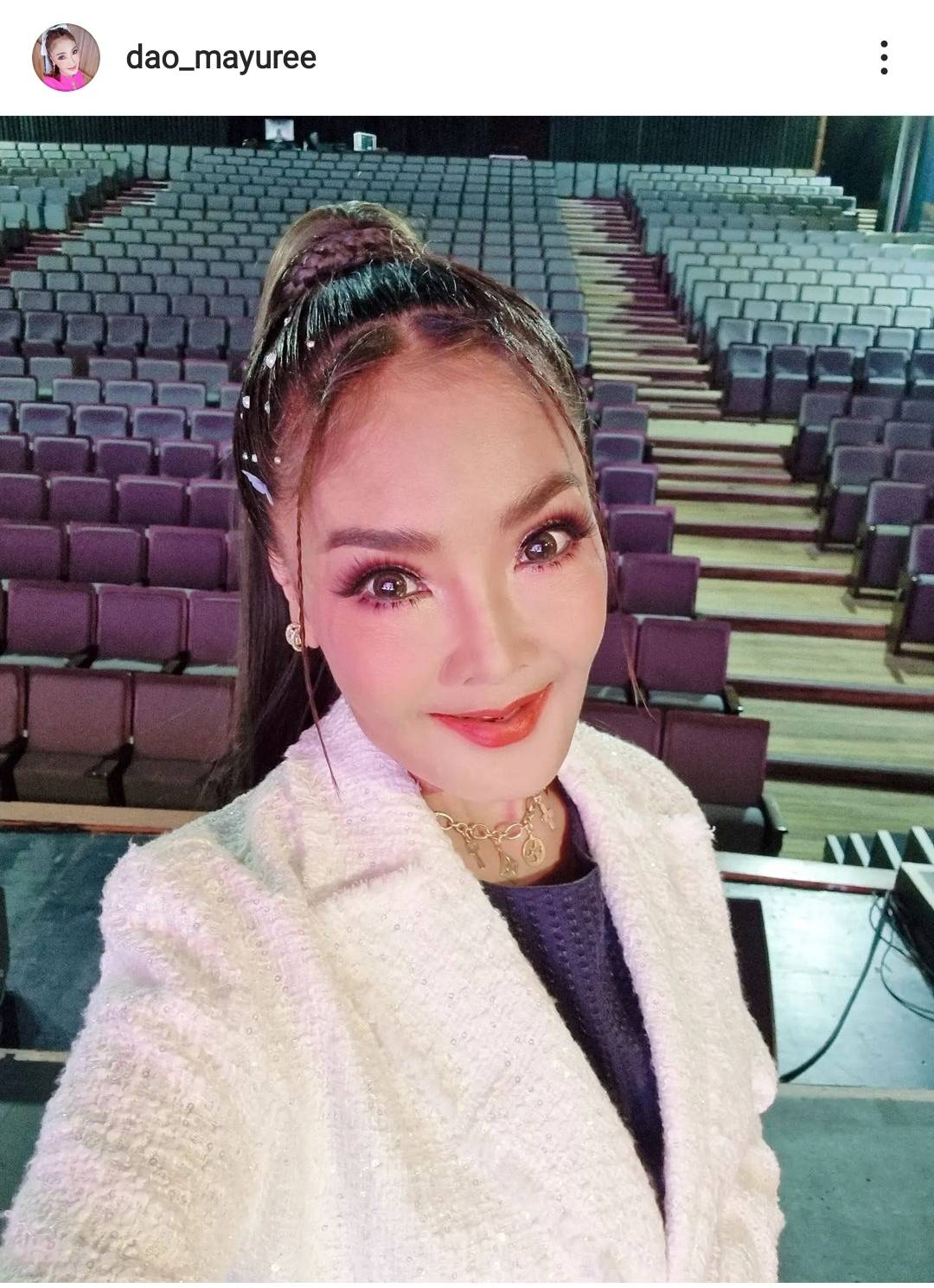 ดาว มยุรี พาลูกสาวเข้าแจ้งความ หลังถูกมิจฉาชีพแฮกไลน์ ทักหลอกเงินคนอื่น