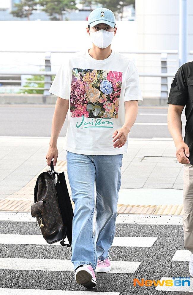 ชื่อ พัคโบกอม ติดเทรนด์ทวิตเตอร์ในไทย ทันทีที่พระเอกหนุ่มมาถึงสนามบินอินชอนเพื่อเดินทางมาไทย ชื่อ พัคโบกอม ติดเทรนด์ทวิตเตอร์ในไทย ทันทีที่พระเอกหนุ่มมาถึงสนามบินอินชอนเพื่อเดินทางมาไทย