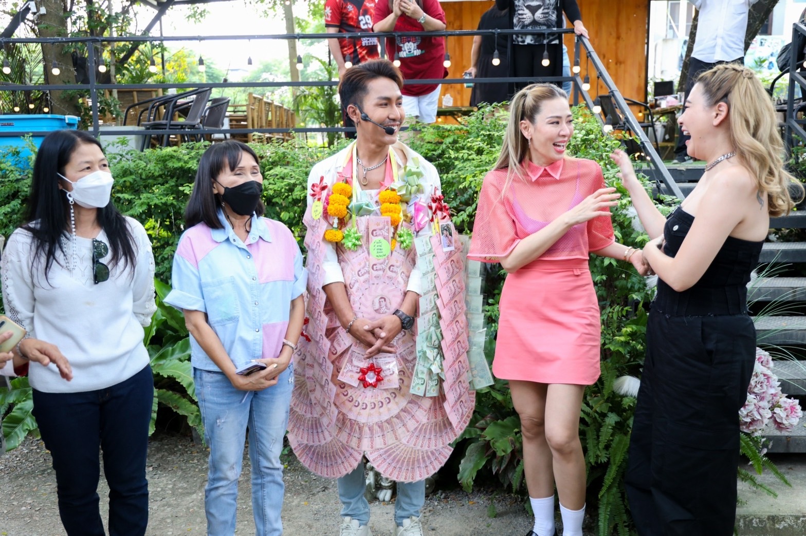 บุกบ้าน!!  “ตรี ชัยณรงค์” หมอลำตำนานมาลัยปีกนกเงินล้าน