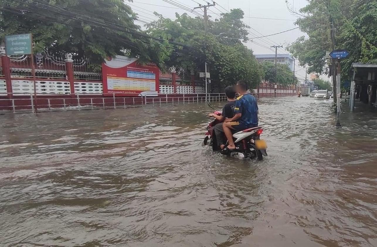 เช็กจุดน้ำท่วม เย็นนี้มาแน่ เลี่ยงเส้นทางรถติด น้ำท่วมขัง เช็กจุดน้ำท่วม เย็นนี้มาแน่ เลี่ยงเส้นทางรถติด น้ำท่วมขัง