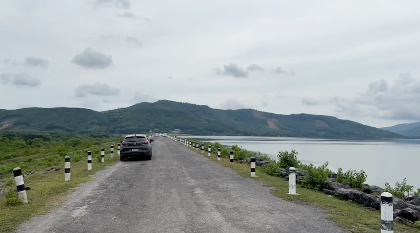 รู้จักเขื่อนกระทูนสวิตเซอร์แลนด์แดนใต้ นทท.แห่เสิร์ซ Google รู้จักเขื่อนกระทูนสวิตเซอร์แลนด์แดนใต้ นทท.แห่เสิร์ซ Google