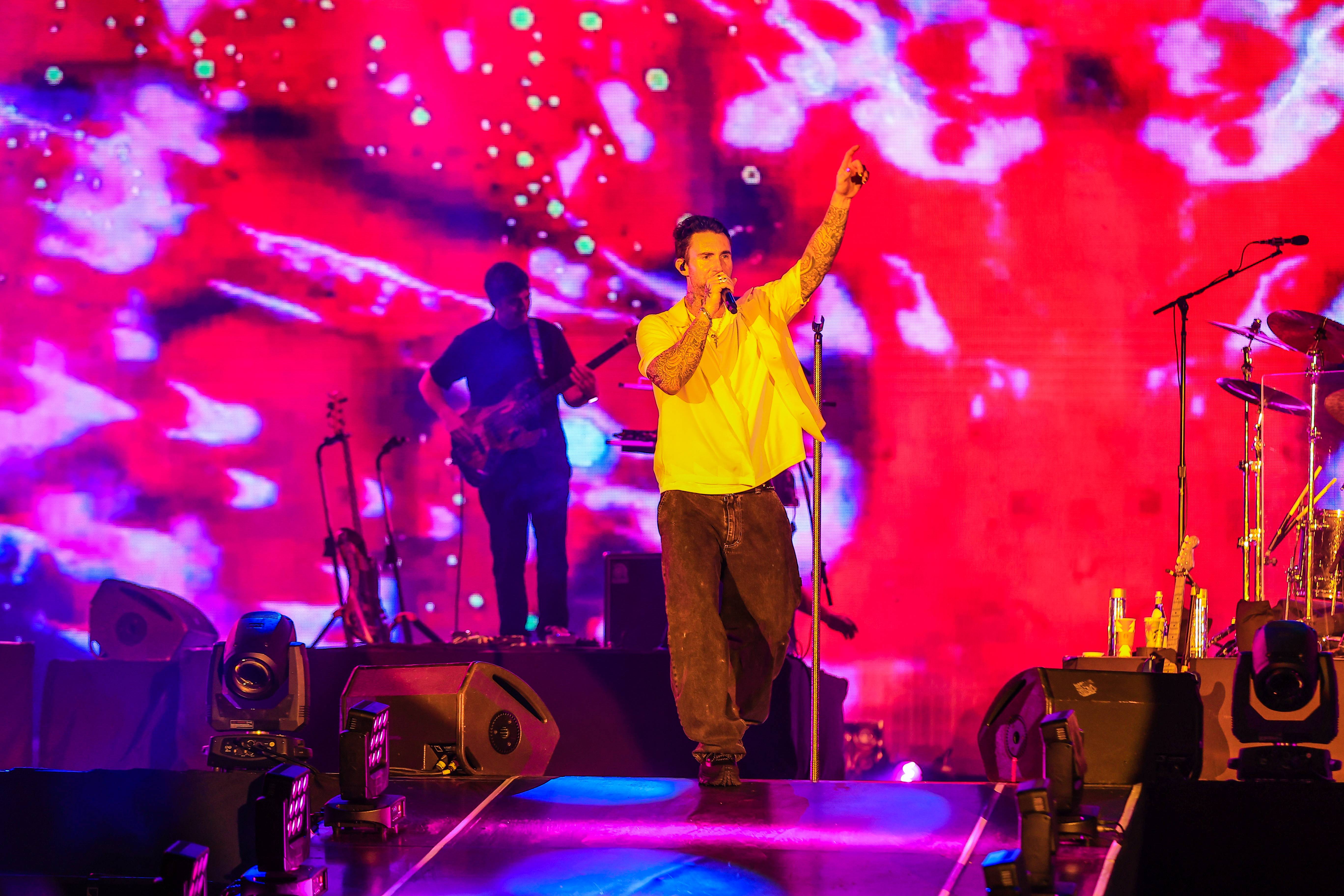 แฟนๆ ซูฮก!! ‘Adam Levine’ ท็อปฟอร์มในโชว์ Maroon 5 ครั้งที่ 6 ในไทย แฟนๆ ซูฮก!! ‘Adam Levine’ ท็อปฟอร์มในโชว์ Maroon 5 ครั้งที่ 6 ในไทย