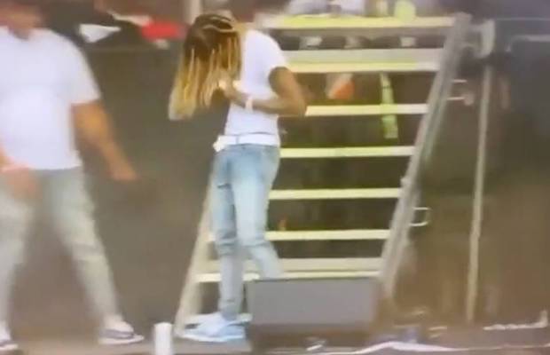 หวิดตาบอด!! แร็ปเปอร์ ‘Lil Durk’ พลุไฟพุ่งใส่หน้ากลางโชว์ Lollapalooza