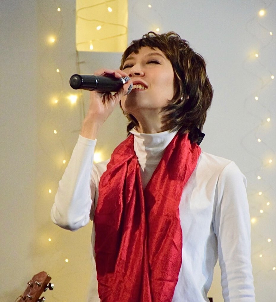 ศรัณย่า สร้างรอยยิ้ม!! หลังฉีดวัคซีนเสร็จ ขอร้องเพลงต่อ ระหว่างรอสังเกตอาการ