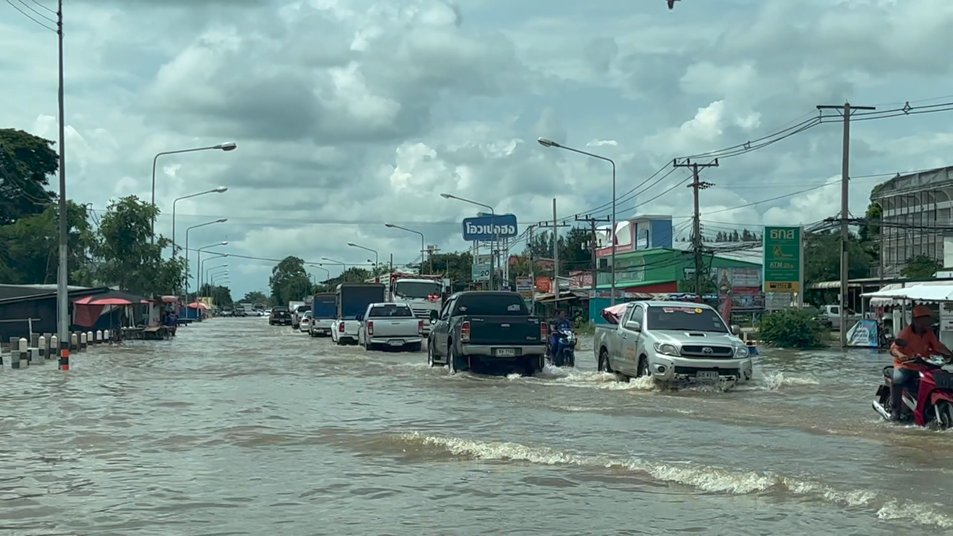 ขอนแก่นอ่วม! น้ำท่วมถนนสายเส้น หนักสุด อ.หนองสองห้อง ขอนแก่นอ่วม! น้ำท่วมถนนสายเส้น หนักสุด อ.หนองสองห้อง