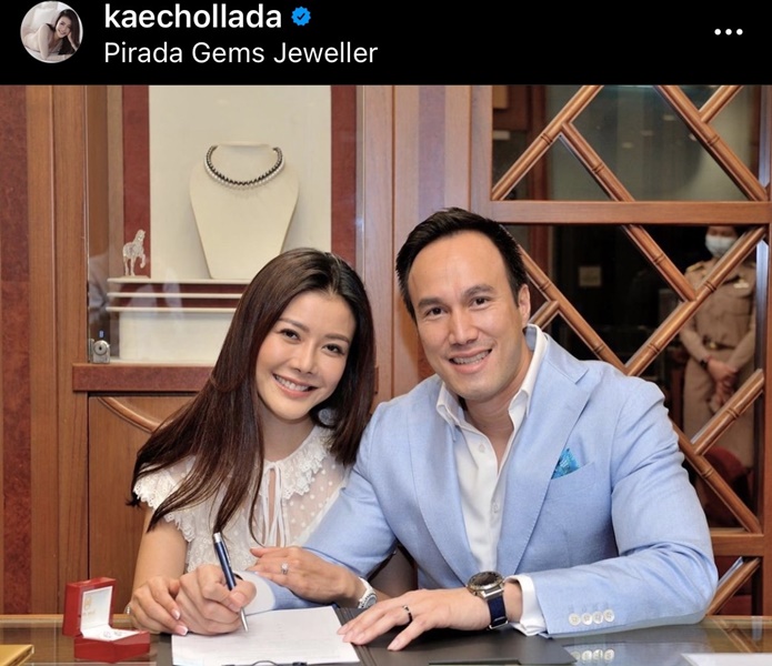 เก๋ ชลลดา ควงสามี จดทะเบียนสมรสในวันครบรอบ 12 ปี ที่รักกัน!! เก๋ ชลลดา ควงสามี จดทะเบียนสมรสในวันครบรอบ 12 ปี ที่รักกัน!!