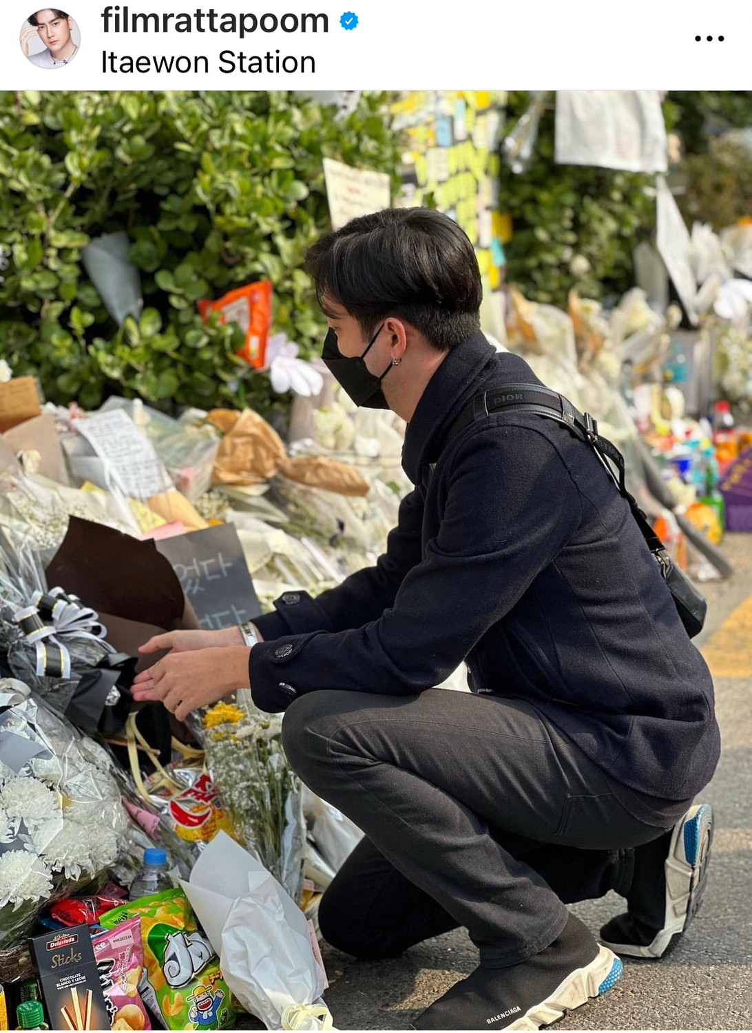 ฟิล์ม รัฐภูมิ ร่วมวางดอกไม้ ไว้อาลัยเหตุโศกนาฏกรรมที่อิแทวอน ฟิล์ม รัฐภูมิ ร่วมวางดอกไม้ ไว้อาลัยเหตุโศกนาฏกรรมที่อิแทวอน