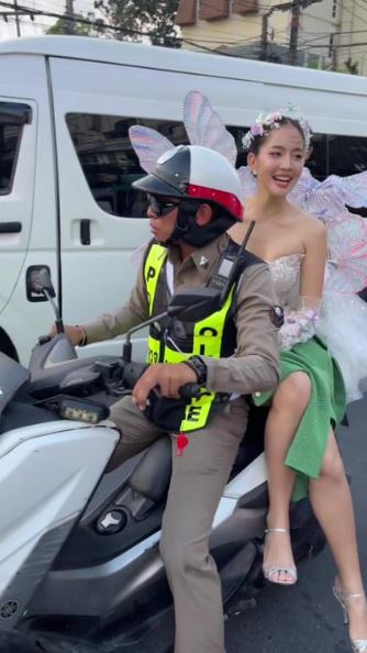 โบว์ เมลดา ติดปีกบินบนมอเตอร์ไซด์ของคุณตำรวจ