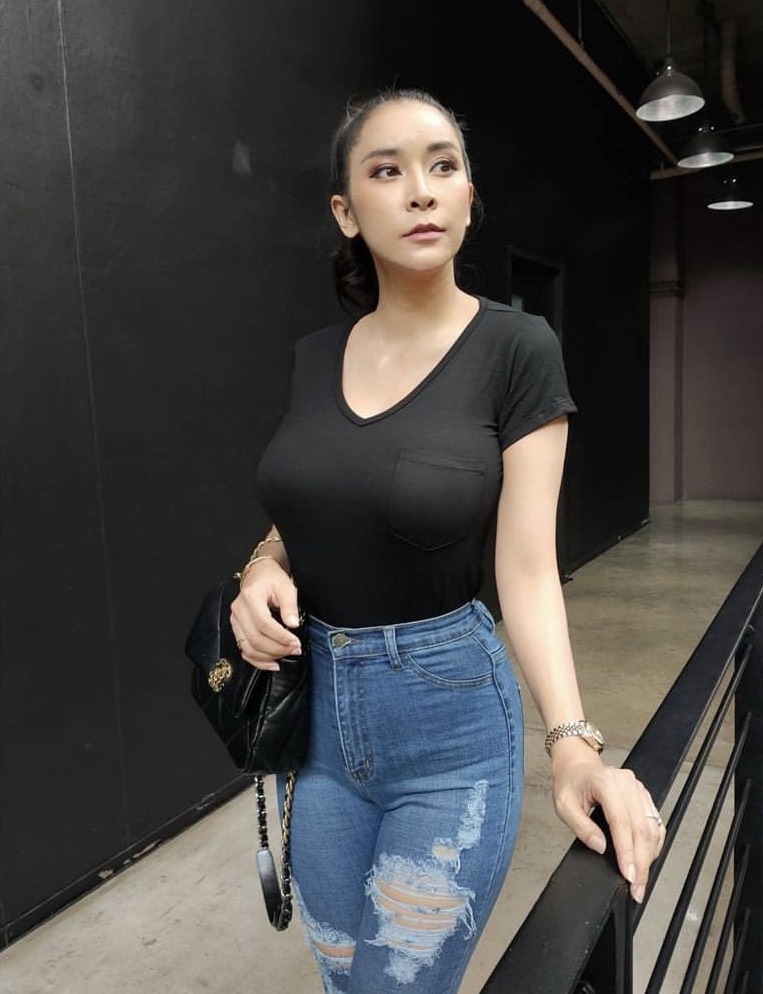 เหลือเงินหลักร้อย ใหม่ สุคนธวา เปิดใจรับกินบะหมี่กึ่งสำเร็จรูป เพราะต้องผ่อนบ้าน 53 ล้านช่วงโควิด!! 