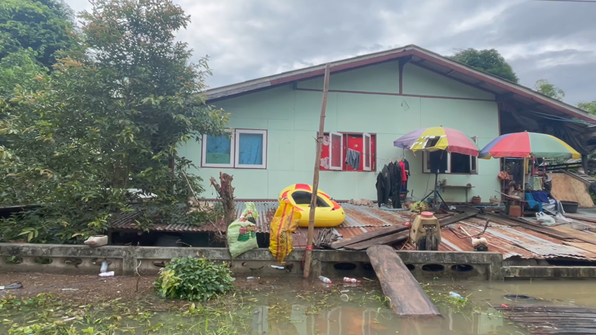 ประมวลภาพ น้ำท่วมอยุธยา จม 157 จุด ท้ายเขื่อนพระรามหกยังวิกฤต ประมวลภาพ น้ำท่วมอยุธยา จม 157 จุด ท้ายเขื่อนพระรามหกยังวิกฤต