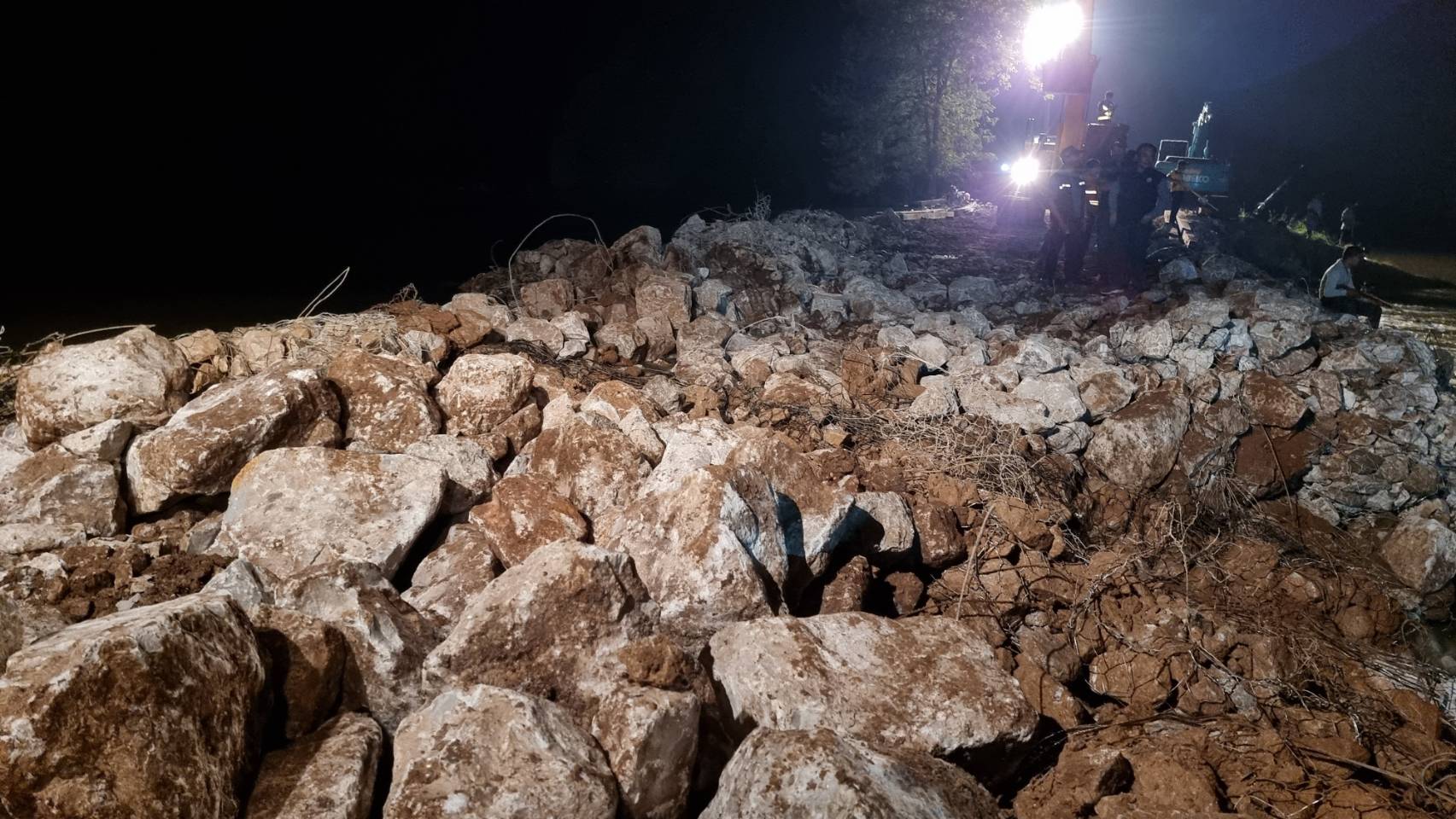 ข่าวน้ำท่วมล่าสุด 25 ต.ค. หลายพื้นที่ยังอ่วม กาฬสินธ์ุซ่อมพนังน้ำชีเสร็จแล้ว ข่าวน้ำท่วมล่าสุด 25 ต.ค. หลายพื้นที่ยังอ่วม กาฬสินธ์ุซ่อมพนังน้ำชีเสร็จแล้ว