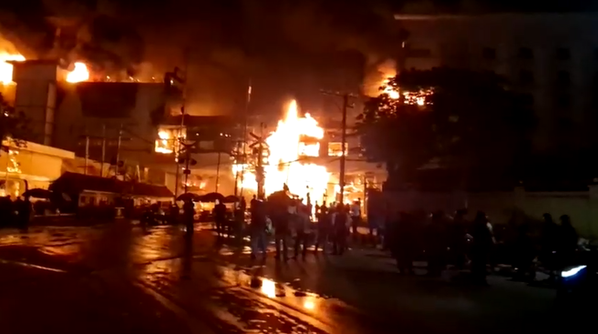 ไฟไหม้กาสิโนปอยเปต คุมเพลิงได้แล้ว มีคนไทยบาดเจ็บกว่า 30 ราย