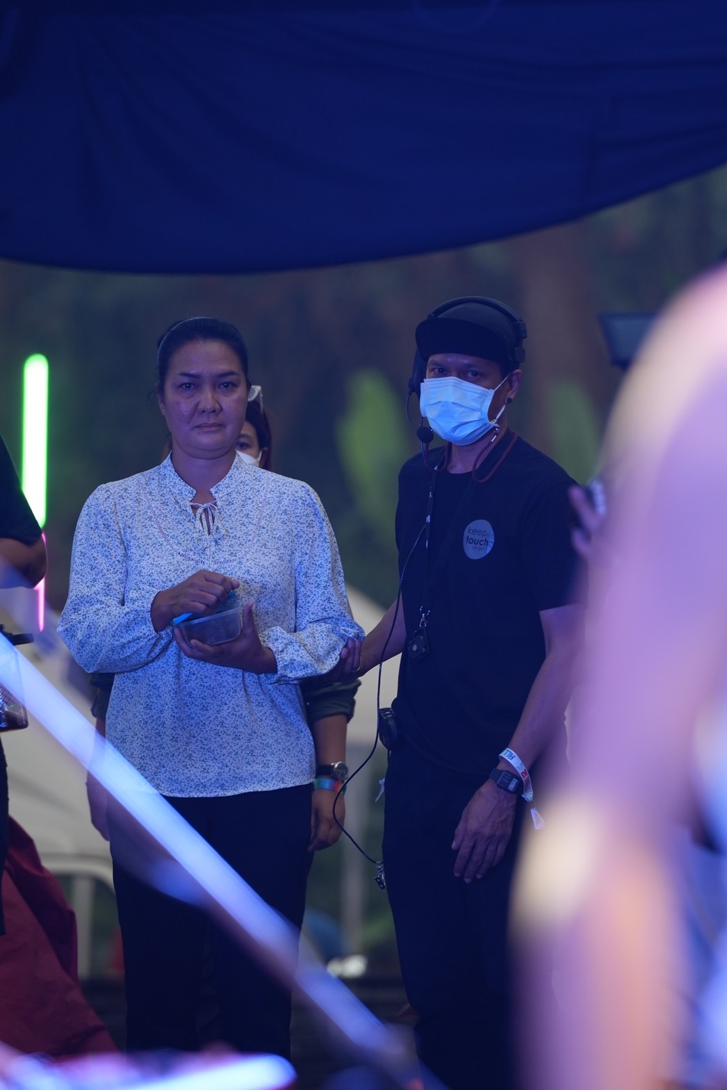 แฟนคลับประทับใจ!! คุณแม่ โจอี้ ภูวศิษฐ์ โผล่เซอร์ไพรส์กลางเวทีคอนเสิร์ต แฟนคลับประทับใจ!! คุณแม่ โจอี้ ภูวศิษฐ์ โผล่เซอร์ไพรส์กลางเวทีคอนเสิร์ต