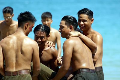 “ช.พ.๑ สมรภูมิคืนชีพ” ปล่อยตัวอย่างเต็ม “นนกุล-อัด อวัช” ประจำการพร้อมรบ “ช.พ.๑ สมรภูมิคืนชีพ” ปล่อยตัวอย่างเต็ม “นนกุล-อัด อวัช” ประจำการพร้อมรบ