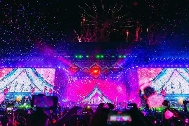 แสนล้านวิว!! 'ลิซ่า’ ทุบสถิติ TikTok ครองเทรนด์โลกต่อเนื่องหลังโชว์เด็ดที่ Coachella แสนล้านวิว!! 'ลิซ่า’ ทุบสถิติ TikTok ครองเทรนด์โลกต่อเนื่องหลังโชว์เด็ดที่ Coachella