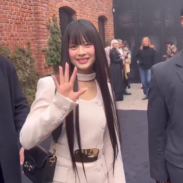 'เซียวจ้าน' 2 ลุค!! หล่อคูลดูคิวต์ใจเหลว บุก 2 แฟชั่นโชว์ในวันเดียวที่มิลาน 'เซียวจ้าน' 2 ลุค!! หล่อคูลดูคิวต์ใจเหลว บุก 2 แฟชั่นโชว์ในวันเดียวที่มิลาน