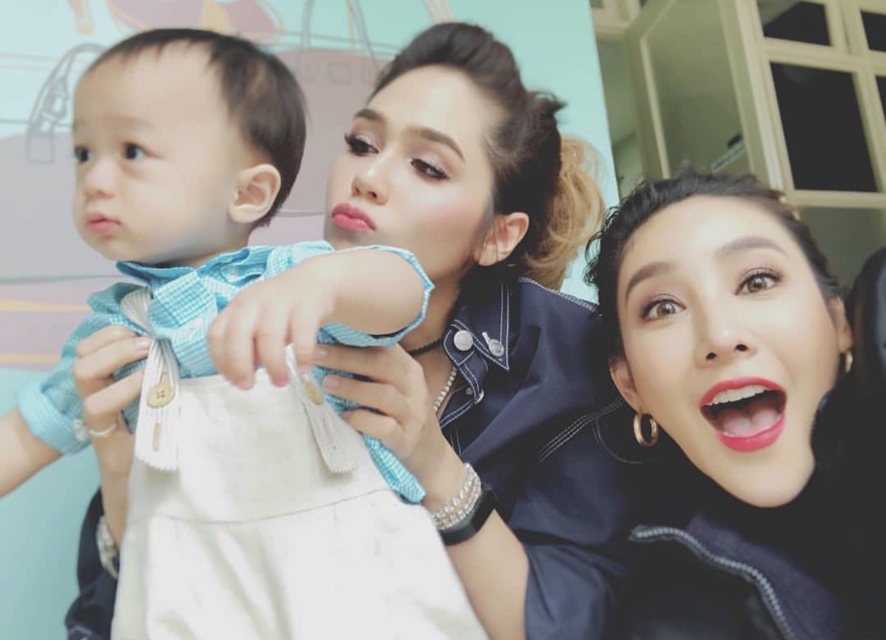 เผยเบื้องหลังงานไว้อาลัย แตงโม เพื่อนสนิท อย่าง ชมพู่ อารยา ส่งทีมการ์ดช่วยงาน เผยเบื้องหลังงานไว้อาลัย แตงโม เพื่อนสนิท อย่าง ชมพู่ อารยา ส่งทีมการ์ดช่วยงาน