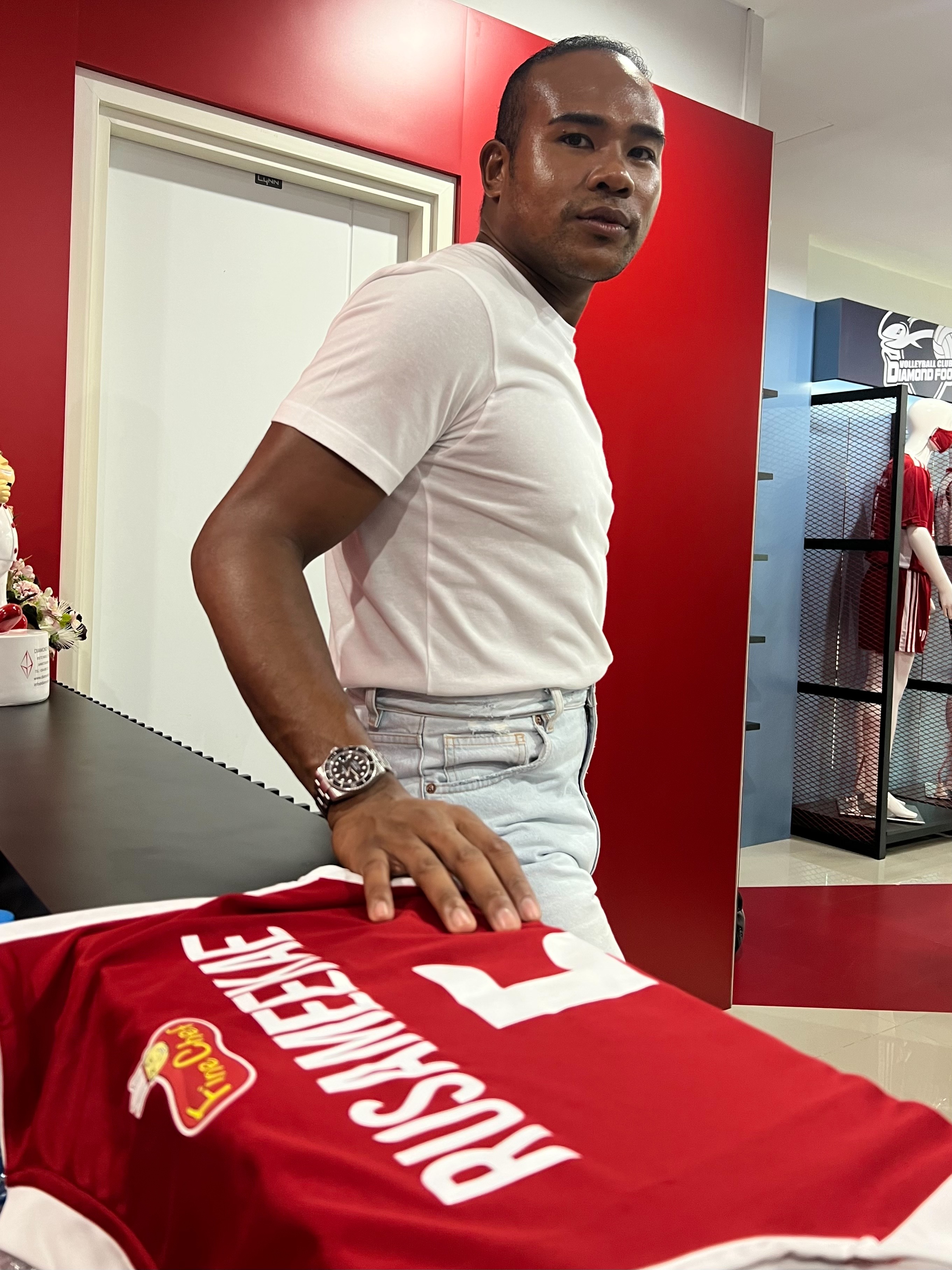 “รัศมีแข” เซ็นต์สัญญาเป็นนักวอลเลย์บอลอาชีพ!! “รัศมีแข” เซ็นต์สัญญาเป็นนักวอลเลย์บอลอาชีพ!!