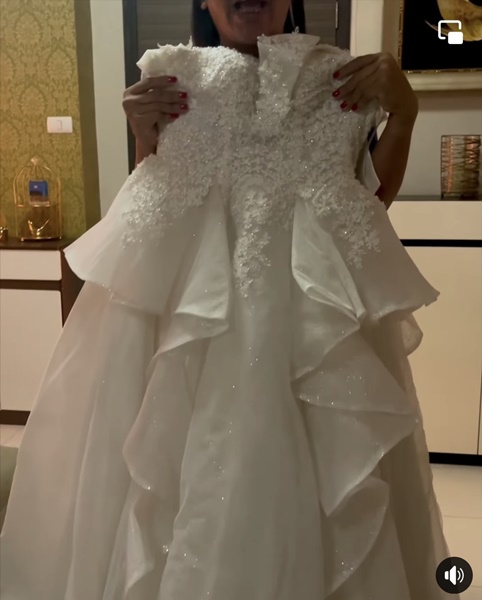 พระมหาเทวีเจ้า เปิดตัว เจ้าหลวงตูน เตรียมเข้าพิธีแต่งงานพร้อมแสดงความรักกลางไลฟ์ พระมหาเทวีเจ้า เปิดตัว เจ้าหลวงตูน เตรียมเข้าพิธีแต่งงานพร้อมแสดงความรักกลางไลฟ์