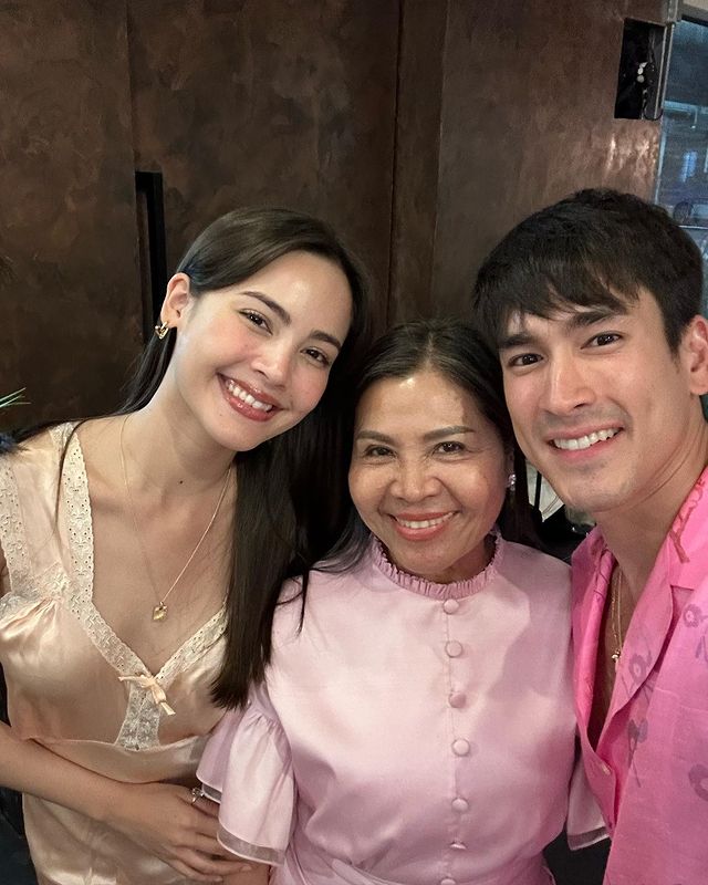 สองครอบครัวฉลองยินดี ณเดชน์ - ญาญ่า เตรียมสละโสด ธีมสีชมพู่หวานเจี๊ยบ!! สองครอบครัวฉลองยินดี ณเดชน์ - ญาญ่า เตรียมสละโสด ธีมสีชมพู่หวานเจี๊ยบ!!