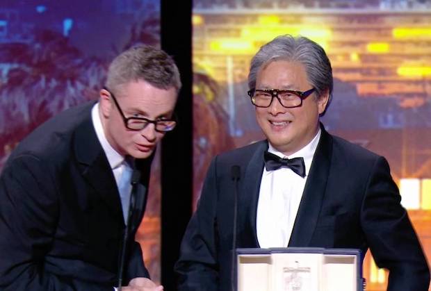 ‘ซงคังโฮ - พัคชายอุค’ คว้ารางวัลใหญ่ปิดฉากเทศกาลหนังเมืองคานส์ ครั้งที่ 75 (มีคลิป) ‘ซงคังโฮ - พัคชายอุค’ คว้ารางวัลใหญ่ปิดฉากเทศกาลหนังเมืองคานส์ ครั้งที่ 75 (มีคลิป)