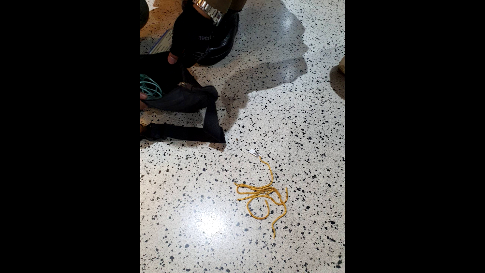 คนร้ายชิงทอง ห้างดังย่านปากเกร็ด ถูกตำรวจสอบสวนกลาง CIB รวบทันควัน คนร้ายชิงทอง ห้างดังย่านปากเกร็ด ถูกตำรวจสอบสวนกลาง CIB รวบทันควัน