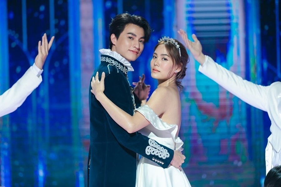 แฟนทั่วโลกสุดฟิน กลัฟ จัดเต็มคอนเสิร์ตออนไลน์ แฟนทั่วโลกสุดฟิน กลัฟ จัดเต็มคอนเสิร์ตออนไลน์