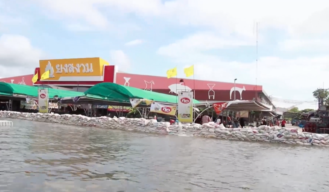 น้ำท่วมอุบลฯ หลากเข้าเข้าย่านเศรษฐกิจ คาดเสียหาย 5 พันล้าน