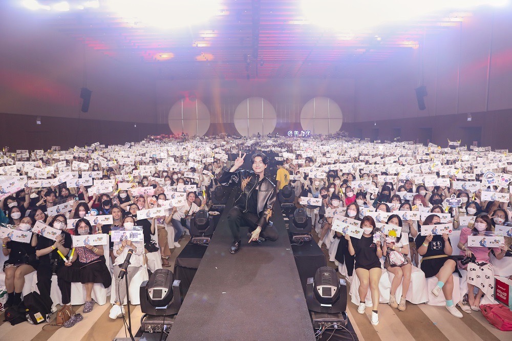 กลัฟ คณาวุฒิ จัดเต็มแฟนมีตติ้งที่เวียดนาม สร้างรอยยิ้มให้แฟนคลับกว่า 1500 ชีวิต กลัฟ คณาวุฒิ จัดเต็มแฟนมีตติ้งที่เวียดนาม สร้างรอยยิ้มให้แฟนคลับกว่า 1500 ชีวิต