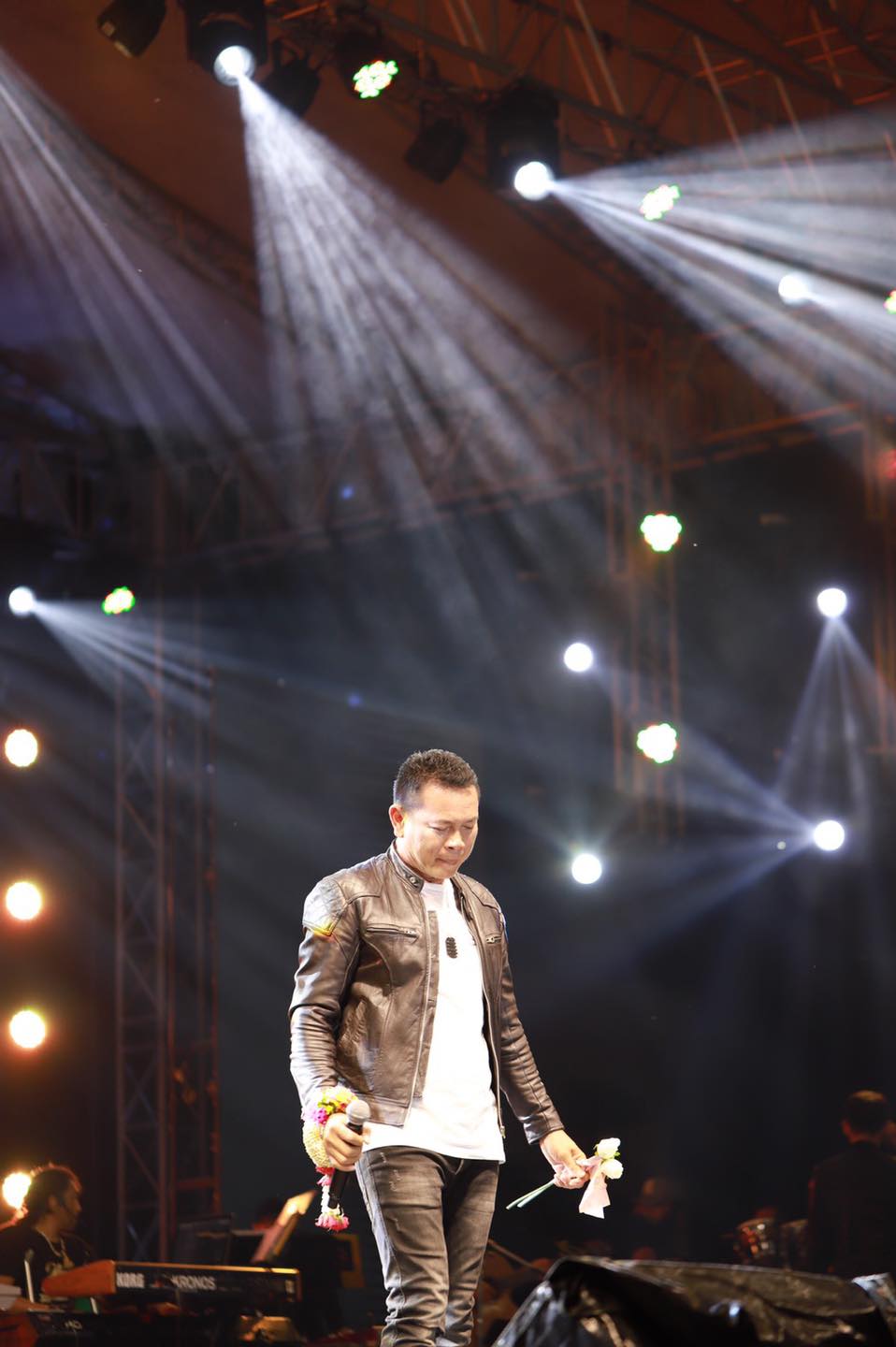 คว้าแชมป์อีกปี มนต์แคน แก่นคูน ศิลปินที่คนไทยรับชมมากที่สุดในยูทูป 2021 คว้าแชมป์อีกปี มนต์แคน แก่นคูน ศิลปินที่คนไทยรับชมมากที่สุดในยูทูป 2021