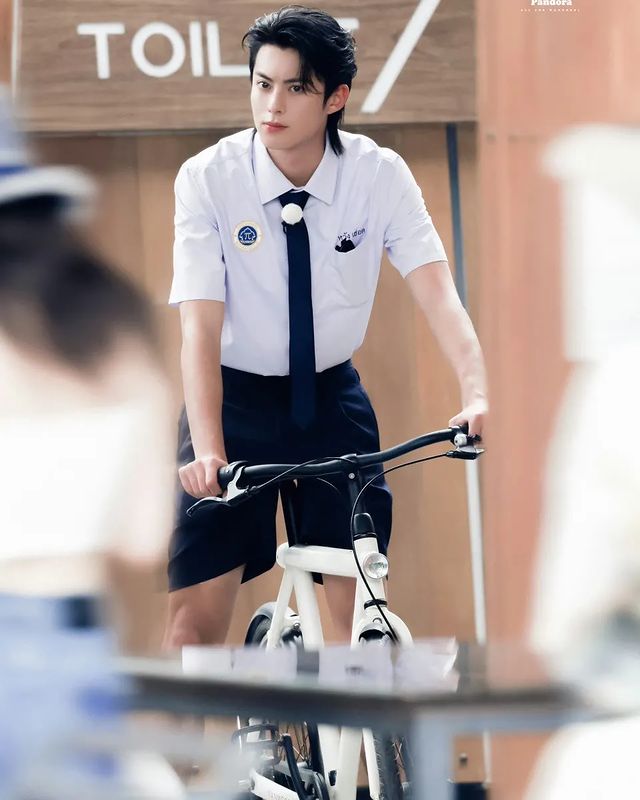 ตี๋กลับแล้วครับ!! แห่ส่ง ‘ดีแลน หวัง’ แน่นสนามบิน หลังเสร็จถ่ายทำ Keep Running ในไทย