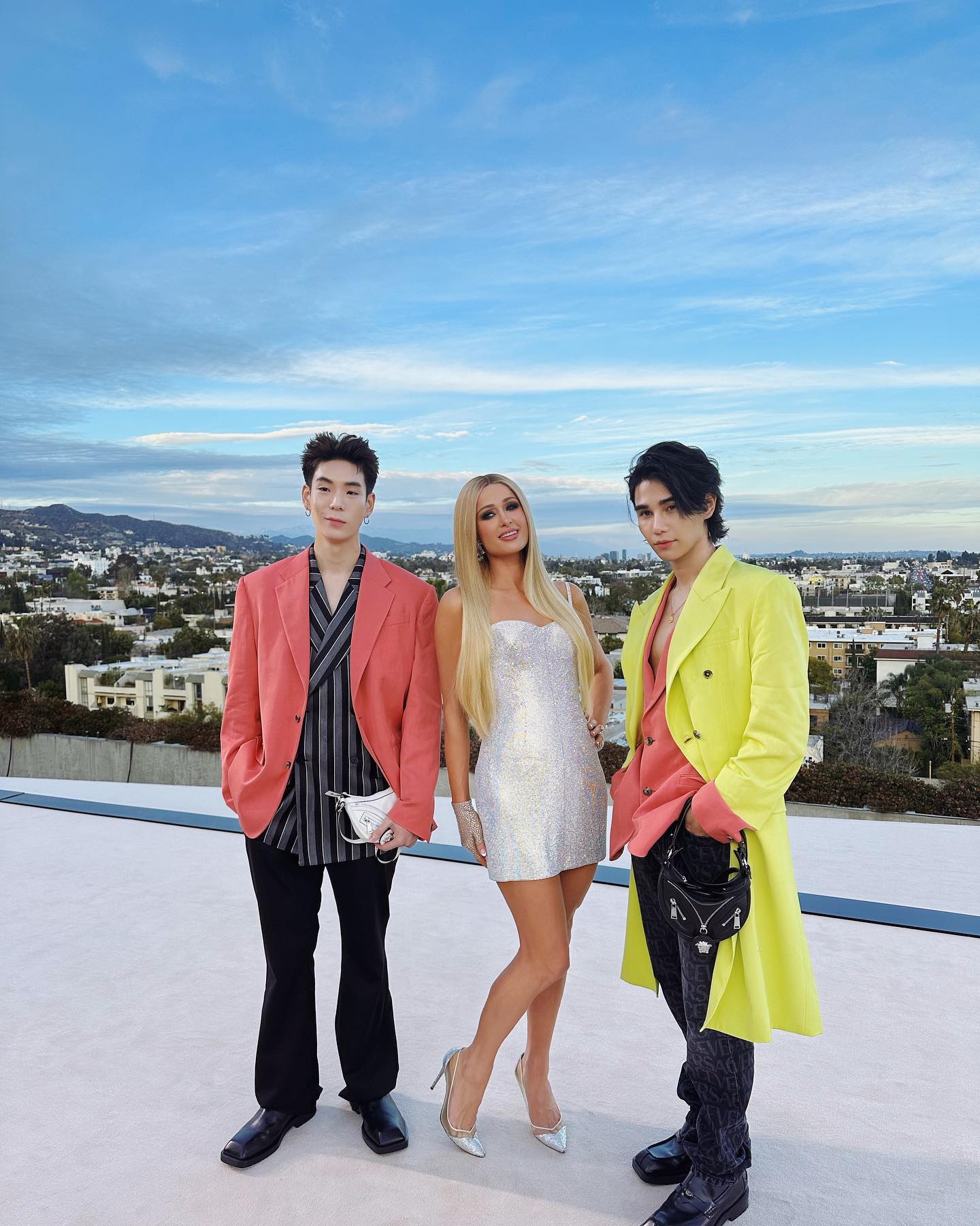 เจเจ - เจฟ ซาเตอร์ ร่วมงานแฟชั่นโชว์ Versace กระทบไหล่เซเลบดัง Anne Hathaway - Paris Hilton