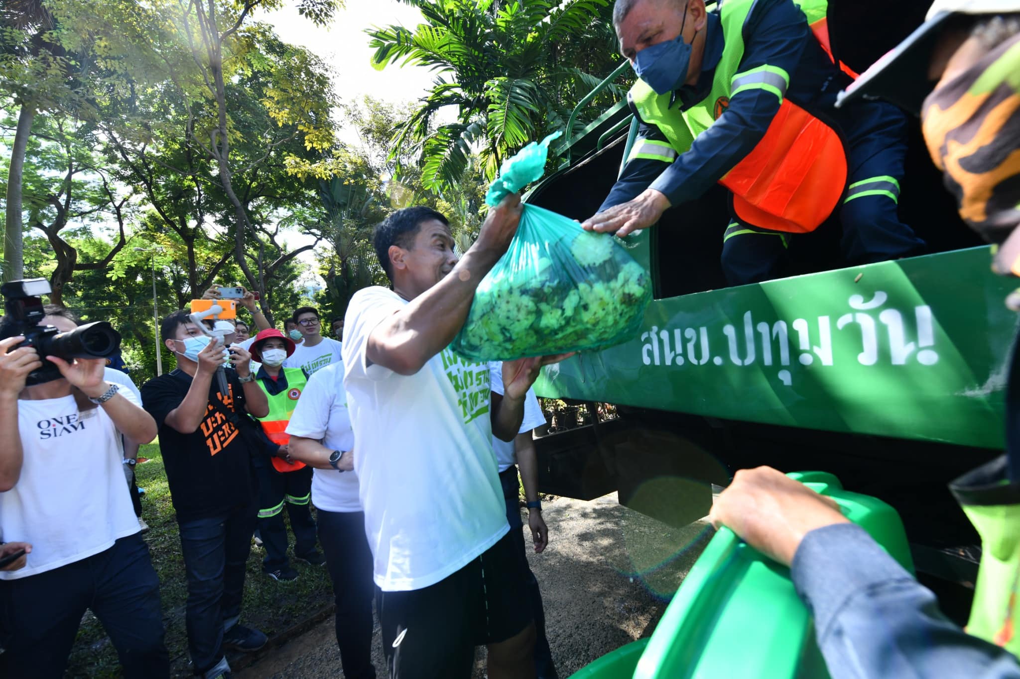 รถขยะพลังงานไฟฟ้า ความหวังใหม่ของ คนกรุง ลดการปล่อยก๊าซเรือนกระจก 90% รถขยะพลังงานไฟฟ้า ความหวังใหม่ของ คนกรุง ลดการปล่อยก๊าซเรือนกระจก 90%