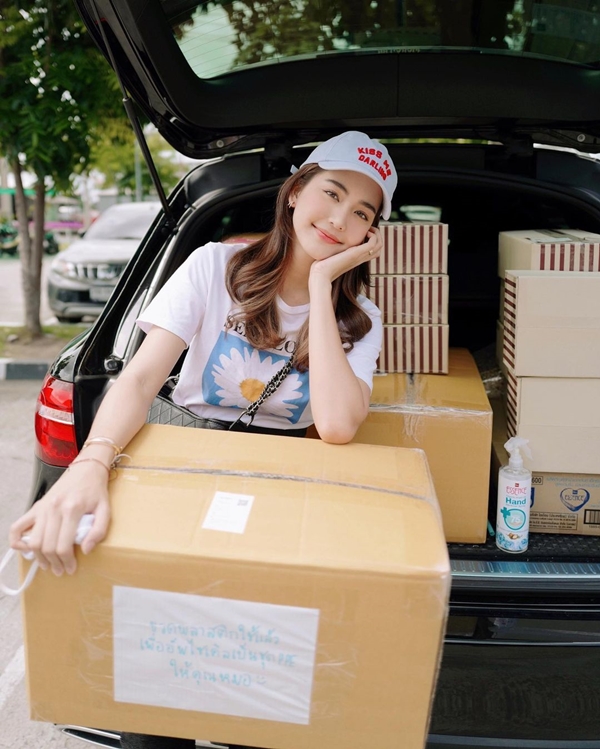 โบว์ เมลดา ชวนบริจาคขวดพลาสติกไปทำชุด PPE โบว์ เมลดา ชวนบริจาคขวดพลาสติกไปทำชุด PPE