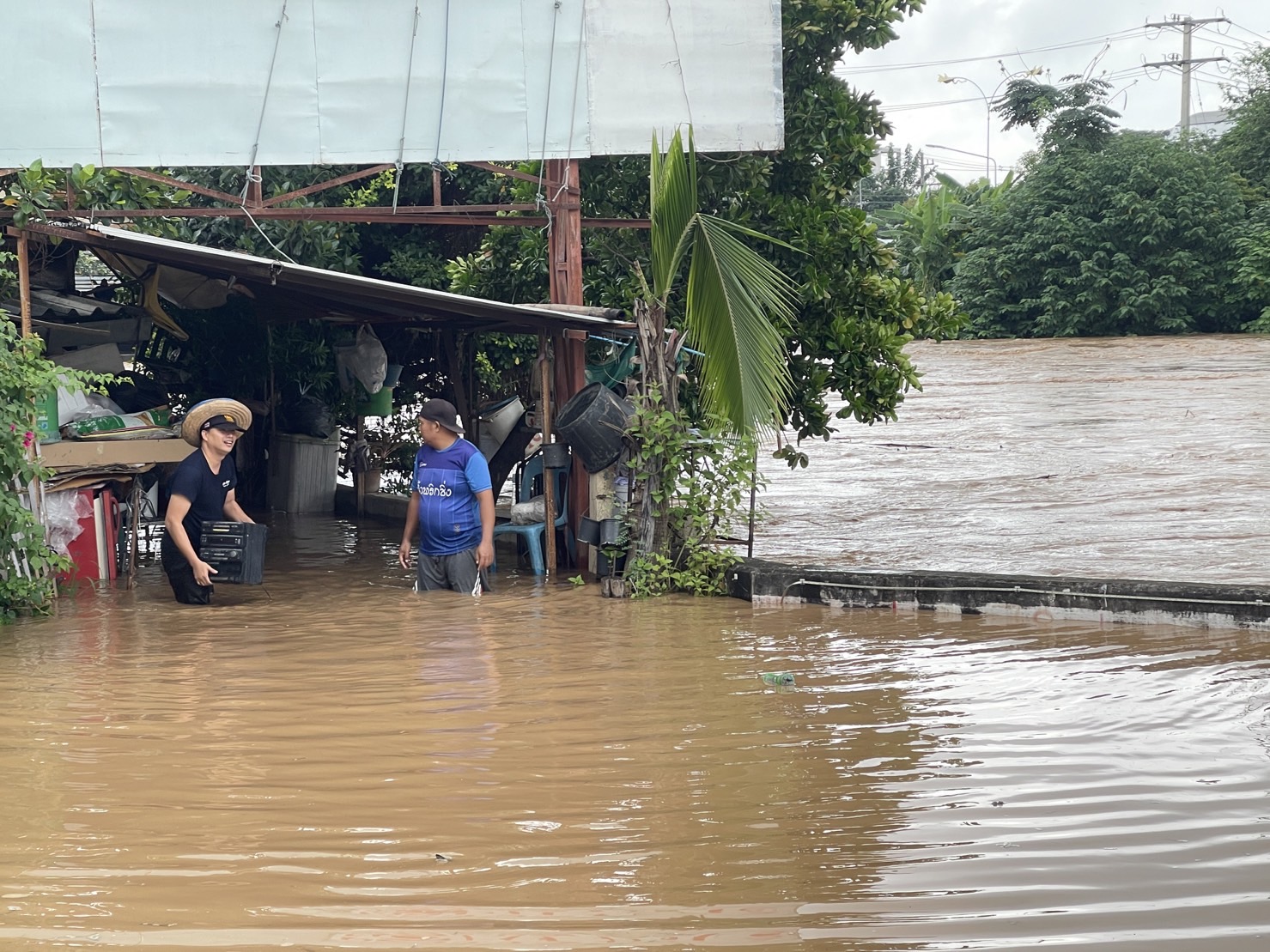ประมวลภาพ น้ำท่วมเชียงใหม่ สูงสุดเกือบ 5 เมตร แนวโน้มเพิ่มต่อเนื่อง ประมวลภาพ น้ำท่วมเชียงใหม่ สูงสุดเกือบ 5 เมตร แนวโน้มเพิ่มต่อเนื่อง