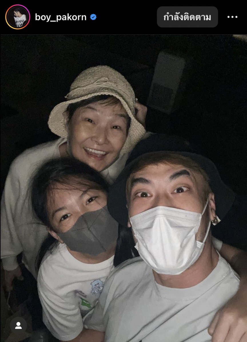 รวมเหล่าคนบันเทิง อวดภาพเคานต์ดาวน์ปีใหม่ 2566 ในโซเชียล