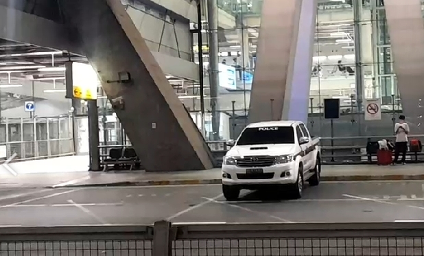 ด่วน! เบนซ์ เดม่อน ถึงสนามบินสุวรรณภูมิแล้ว ด่วน! เบนซ์ เดม่อน ถึงสนามบินสุวรรณภูมิแล้ว